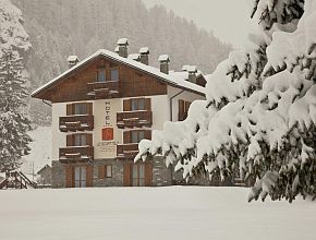 Hotel Lo Scoiattolo (La Trinite)