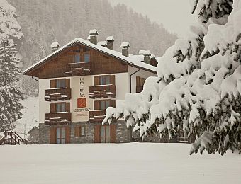 Hotel Lo Scoiattolo (La Trinite)