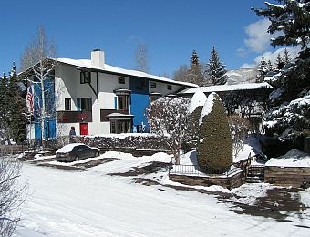 St Moritz Lodge & Condos
